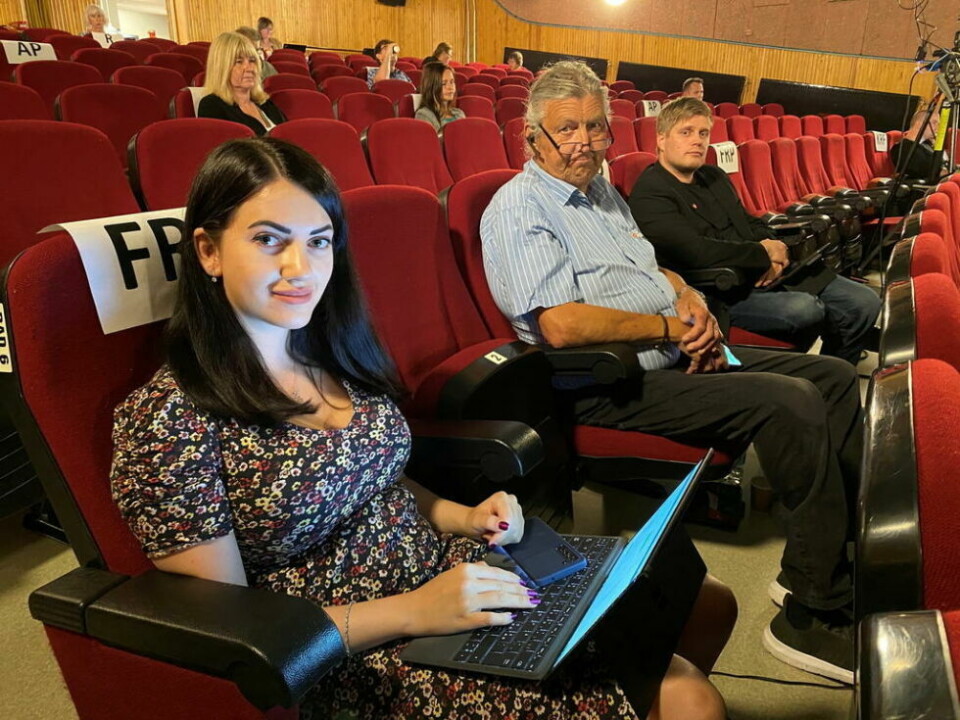 MINNES LINDSTRØM. Kassandra Petsa (FrP) minnes at Leif Lindstrøm hjalp henne inn i politikken på Fauske. - Han ville at jeg skulle bli både leder og listekandidat, sier hun. MINNES LINDSTRØM. Kassandra Petsa (FrP) minnes at Leif Lindstrøm hjalp henne inn i politikken på Fauske. - Han ville at jeg skulle bli både leder og listekandidat, sier hun. Foto: Helge Simonsen