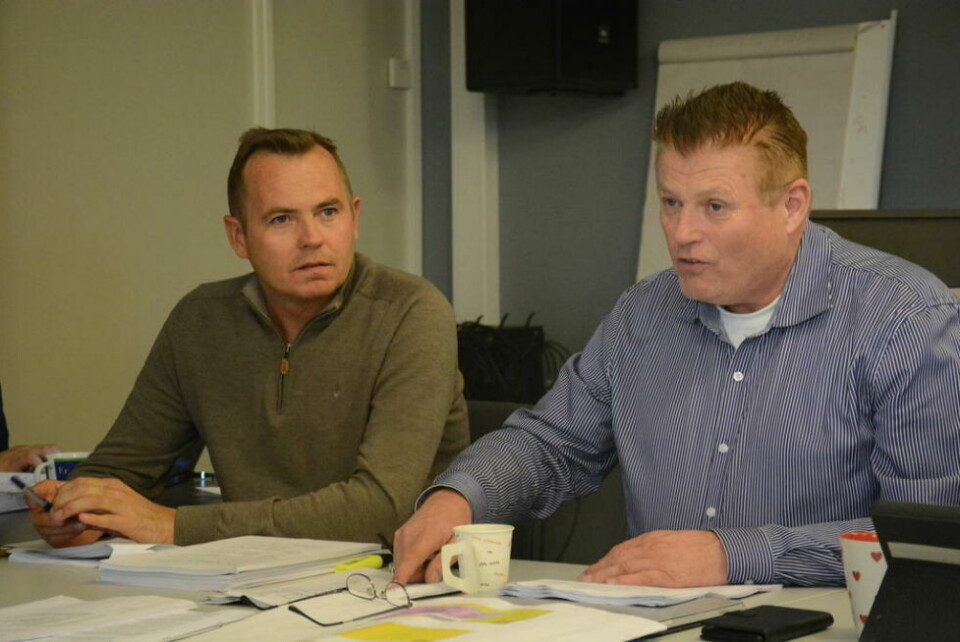 BUDSKAPET OM DØDSFALLET KOM SOM ET SJOKK. f.v. Nils Christian Steinbakk (Ap) og Per Gunnar Skotåm (Rødt) har ikke alltid vært enige med Leif Lindstrøm, men samtidig har de alltid satt pris på at han alltid ga uttrykk for det han mente. - Han var en markant skikkelse og en tydelig debattant i fauskesamfunnet gjennom mange tiår, sier Steinbakk. BUDSKAPET OM DØDSFALLET KOM SOM ET SJOKK. f.v. Nils Christian Steinbakk (Ap) og Per Gunnar Skotåm (Rødt) har ikke alltid vært enige med Leif Lindstrøm, men samtidig har de alltid satt pris på at han alltid ga uttrykk for det han mente. - Han var en markant skikkelse og en tydelig debattant i fauskesamfunnet gjennom mange tiår, sier Steinbakk. Foto: Helge Simonsen