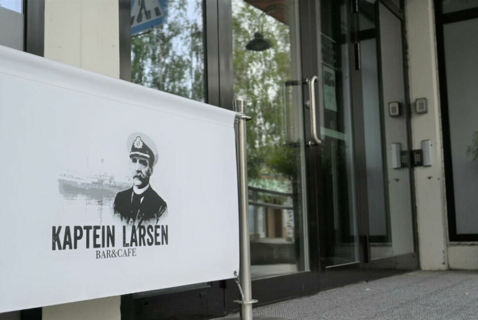 TIL SALGS. Det er interesse for å kjøpe bygget der Kaptein Larsen var, men megleren vil ikke si noe om hvem som er interessert. TIL SALGS. Det er interesse for å kjøpe bygget der Kaptein Larsen var, men megleren vil ikke si noe om hvem som er interessert. Foto: Lise Ailin Rosvoll Berntzen