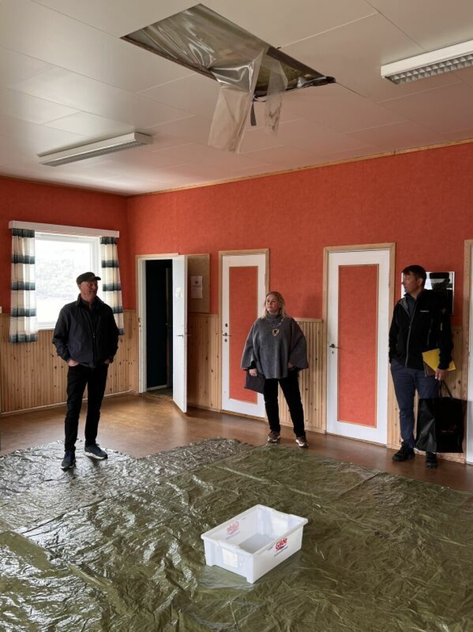 LEKKASJE. Det lekker fra taket, men det skal det nå bli slutt på. Med midler fra Kulturminnefondet skal taket nå tettes. LEKKASJE. Det lekker fra taket, men det skal det nå bli slutt på. Med midler fra Kulturminnefondet skal taket nå tettes. Foto: Espen Johansen