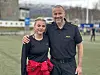 PÅ LAG. Russen sin kaptein Regine Furre Henriksen og politiet sin kaptein Bjørn Tore Rønning er på samme lag, i alle fall utenfor banen. Foto: Erica Restoften