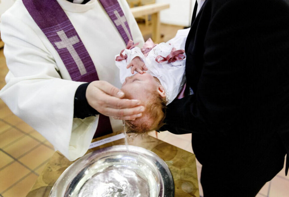 DØPT. Rekordmange smårollinger ble døpt i 2022. DØPT. Rekordmange smårollinger ble døpt i 2022. Foto: NTB
