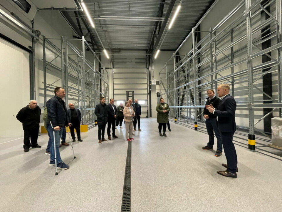 STORE DIMENSJONER. I Stingray-bygget skal Stingray Marine Solutions bedrive service på sine lasernoder som bekjemper lus i laksemerder. De har troen på at denne typen avlusing vil bli dominerende på markdet. STORE DIMENSJONER. I Stingray-bygget skal Stingray Marine Solutions bedrive service på sine lasernoder som bekjemper lus i laksemerder. De har troen på at denne typen avlusing vil bli dominerende på markdet. Foto: Helge Simonsen