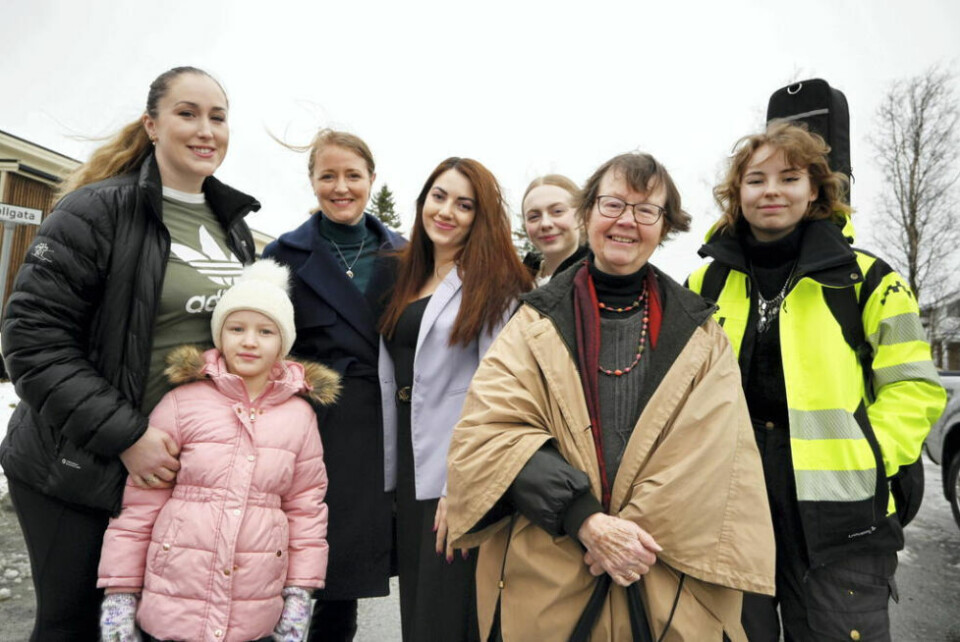 KVINNEHELSE. Et samlet kommunestyre står bak årets makering av den internasjonale kvinnedagen 8.mars. Fra venstre: Marianne Tverå (H), Linnea Tverå-Vatnan (6), Ingelin Noresjø (KrF), Kassandra Petsas (FrP), Embla Sofie K. Sørensen (AP), Anne Godding (Rødt) og Hannelise Dahl (SP). KVINNEHELSE. Et samlet kommunestyre står bak årets makering av den internasjonale kvinnedagen 8.mars. Fra venstre: Marianne Tverå (H), Linnea Tverå-Vatnan (6), Ingelin Noresjø (KrF), Kassandra Petsas (FrP), Embla Sofie K. Sørensen (AP), Anne Godding (Rødt) og Hannelise Dahl (SP). Foto: Erica Restoften