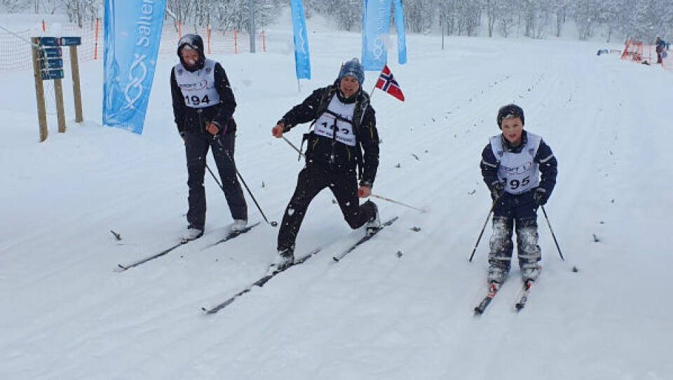 Skal man først krysse målstreken, kan man like gjerne gjøre det med Bergli-stil. Skal man først krysse målstreken, kan man like gjerne gjøre det med Bergli-stil. Foto: Valnesfjord IL