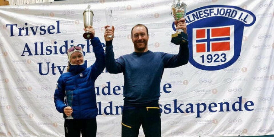 VANT. Mariell Stavnes Hansen fra Tverlandet og Vidar Valvik fra IL Siso gikk til topps i henholdsvis dame- og herreklassen, og sikret seg napp i vandrepokalen som må vinnes tre ganger før den kan settes i premieskapet hjemme. VANT. Mariell Stavnes Hansen fra Tverlandet og Vidar Valvik fra IL Siso gikk til topps i henholdsvis dame- og herreklassen, og sikret seg napp i vandrepokalen som må vinnes tre ganger før den kan settes i premieskapet hjemme. Foto: Valnesfjord IL