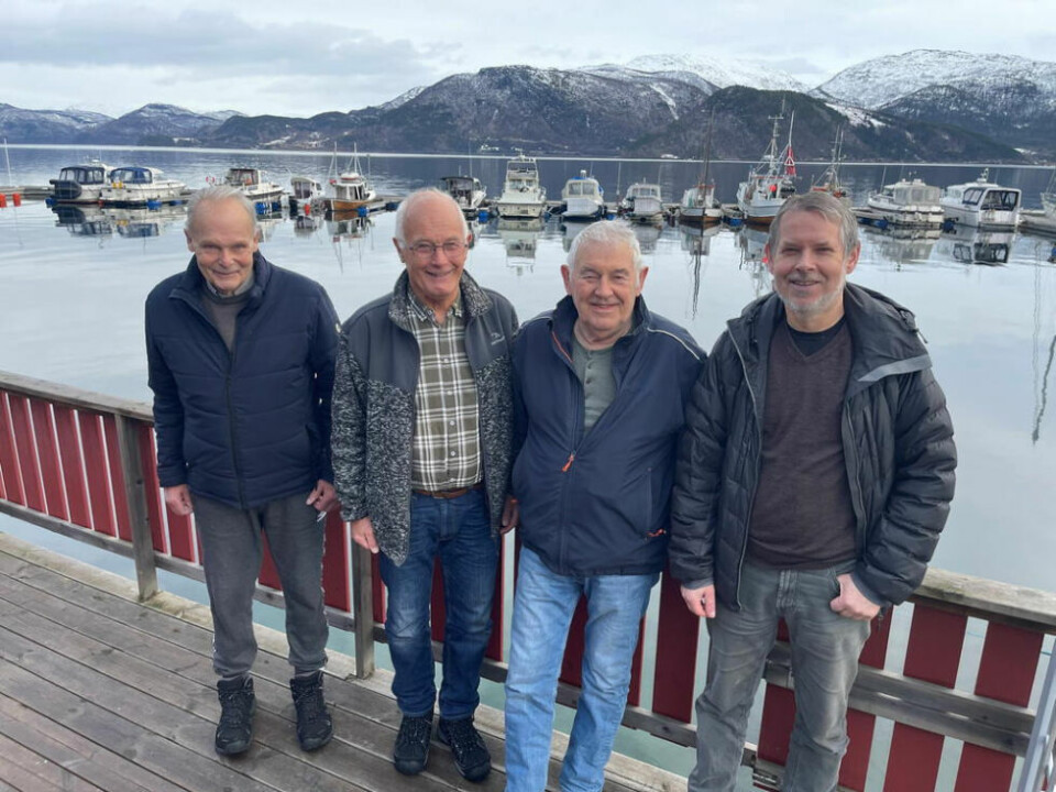 TRENGER NYTT. Det avtroppende styret håper det kan være noen av den yngre garde som vil være med på at Saltdalsfjordens fritidsfiskerlag skal bestå. Arne Andersen, Ole Henrik Vik, Petter Kristiansen gir seg, mens Trond Loge har sagt seg villig til å være med videre. TRENGER NYTT. Det avtroppende styret håper det kan være noen av den yngre garde som vil være med på at Saltdalsfjordens fritidsfiskerlag skal bestå. Arne Andersen, Ole Henrik Vik, Petter Kristiansen gir seg, mens Trond Loge har sagt seg villig til å være med videre. Foto: Helge Simonsen