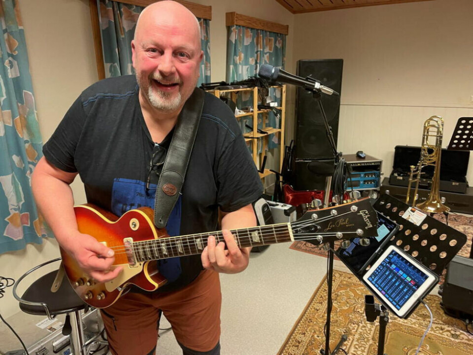ENDELIG SPILLEKLAR. Sverre Kristiansen har vært en viktig bidragsyter til musikk- og kulturlivet i Indre Salten i godt over 30 år. Nå gleder han seg til å spille på Sinus i Bodø lørdag, sammen med resten av Finneidcoopen Boogie & Blues. ENDELIG SPILLEKLAR. Sverre Kristiansen har vært en viktig bidragsyter til musikk- og kulturlivet i Indre Salten i godt over 30 år. Nå gleder han seg til å spille på Sinus i Bodø lørdag, sammen med resten av Finneidcoopen Boogie & Blues. Foto: Privat