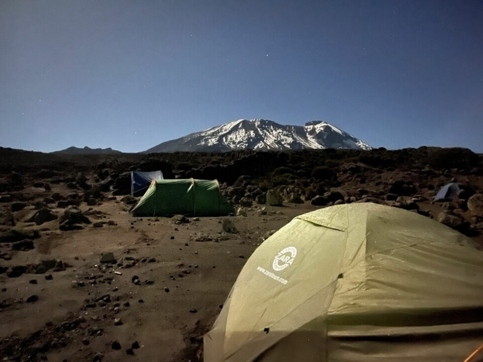 I DET FJERNE. Toppen av Kilimanjaro sett fra Shira II Camp. I DET FJERNE. Toppen av Kilimanjaro sett fra Shira II Camp. Foto: Privat