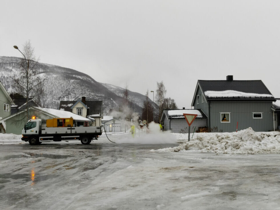 SaltenblikkEKSTREM-VÆR. Teknisk Drift hadde nok å gjøre med å holde oppe sluker og avløp langs veiene på Rognan og ellers i Saltdal denne uka.