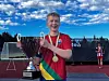 POKAL. Olov Johannes Blind og resten av Sápmi G16 sto igjen med den største pokalen etter å ha spilt sin første finale i Piteå Summer Games. Nå skal han og Julian Olsen til Canada for å spille futsal i AWG i 2023. Foto: Wanja Blind