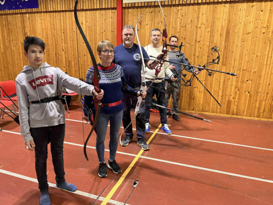 TREFFSIKRE. Mandag sørget Mikael Bratten, Aina Jansson, Torfinn Sollund, Truls Eirik Moan og Bjørn Thomas Hamsund for at blinkene fikk kjørt seg på trening med Fauske bueklubb. TREFFSIKRE. Mandag sørget Mikael Bratten, Aina Jansson, Torfinn Sollund, Truls Eirik Moan og Bjørn Thomas Hamsund for at blinkene fikk kjørt seg på trening med Fauske bueklubb. Foto: Espen Johansen