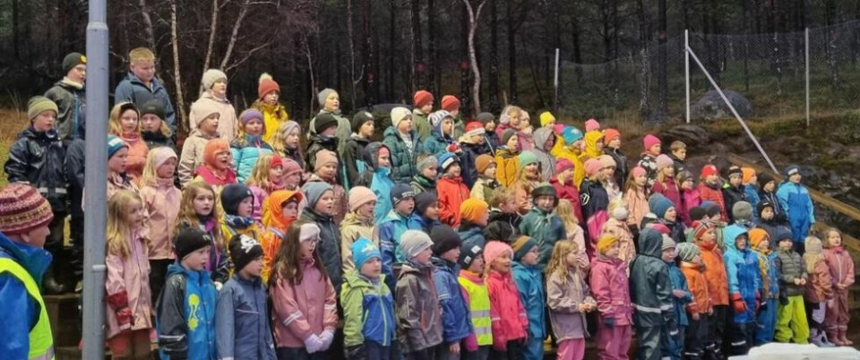 SANG. Elevene med Finneid skole leverte flott korsang til de oppmøtte under årets TV-aksjon. SANG. Elevene med Finneid skole leverte flott korsang til de oppmøtte under årets TV-aksjon. Foto: Finneid skole