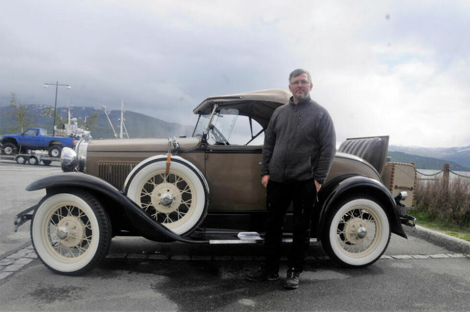 FRA 1930. Fauskemannen Børge Imingen med sin A-Ford fra 1930, som han har pusset på i tre år. I 2019 fikk han vist fram den amerikanske skjønnheten under Fauske motorshow. FRA 1930. Fauskemannen Børge Imingen med sin A-Ford fra 1930, som han har pusset på i tre år. I 2019 fikk han vist fram den amerikanske skjønnheten under Fauske motorshow. Foto: Maria Edvardsen