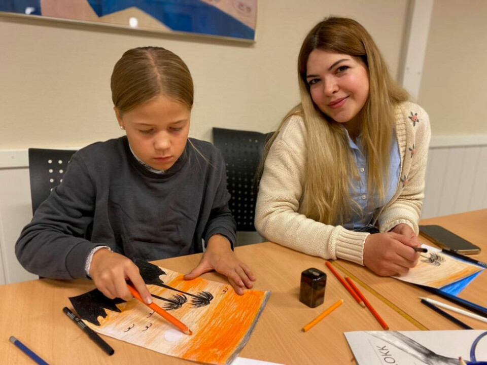 FULL KONSENTRASJON. Barna fikk lage landskapsbilder. Det resulterte i mange flotte kunstverk. FULL KONSENTRASJON. Barna fikk lage landskapsbilder. Det resulterte i mange flotte kunstverk.