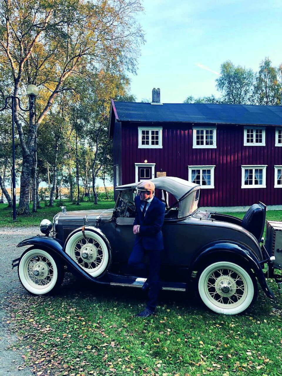 STIL. Ford Modell A, 40B Deluxe Roadster 1930-modell, sammen med eierens sønn, Vegard Imingen. STIL. Ford Modell A, 40B Deluxe Roadster 1930-modell, sammen med eierens sønn, Vegard Imingen. Foto: Privat