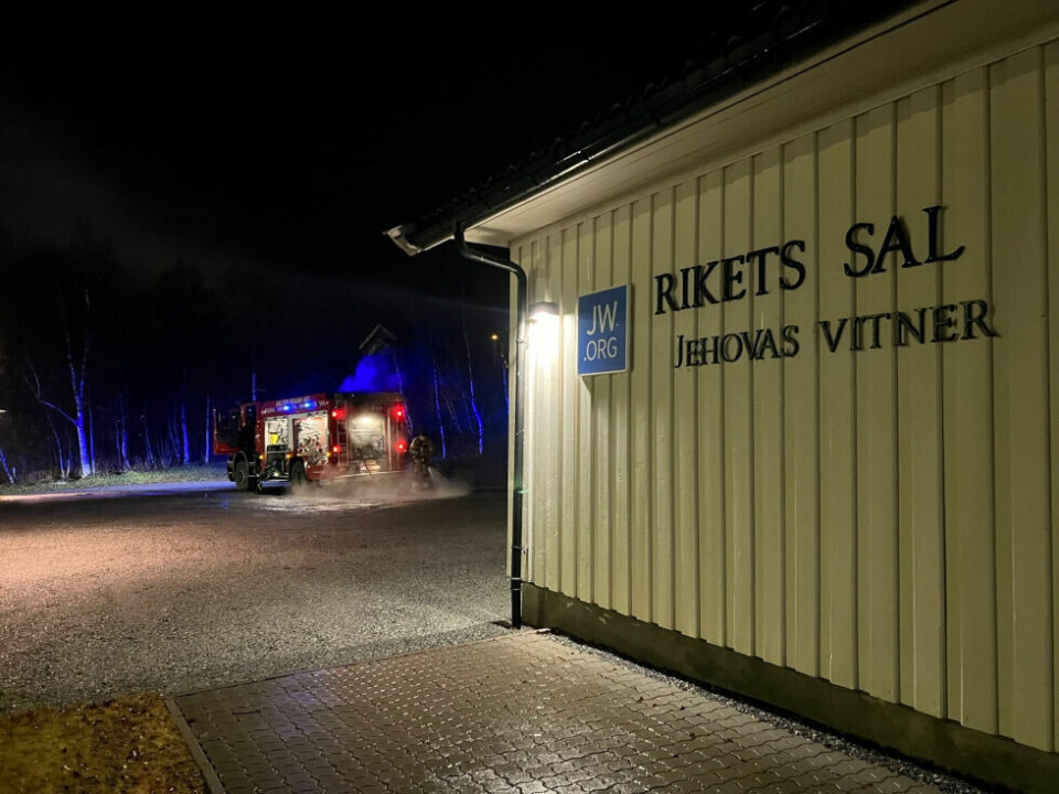Politiet går ut og ber om tips fra publikum etter brann ved Rikets sal torsdag kveld. Politiet går ut og ber om tips fra publikum etter brann ved Rikets sal torsdag kveld. Foto: Lise Berntzen