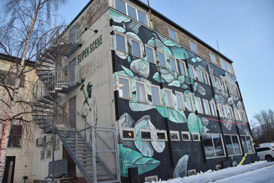 LOVLIG. Statsforvalteren konkluderer med at kommunestyret i Saltdal ikke gjorde noe ulovlig da de fattet et vedtak som innebærer å gå i dialog med Blåfrostfestivalen med intensjon om å selge bygget. LOVLIG. Statsforvalteren konkluderer med at kommunestyret i Saltdal ikke gjorde noe ulovlig da de fattet et vedtak som innebærer å gå i dialog med Blåfrostfestivalen med intensjon om å selge bygget. Foto: Linn Braseth-Gulliksen