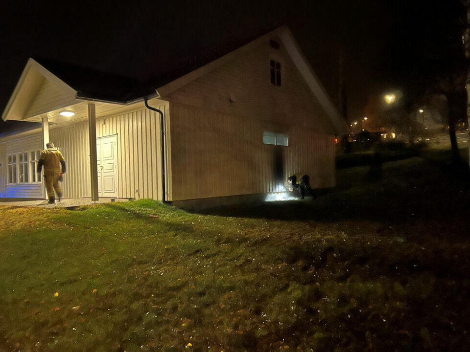 Bygget virker å ha blitt påtent flere steder. Bygget virker å ha blitt påtent flere steder. Foto: Lise Berntzen