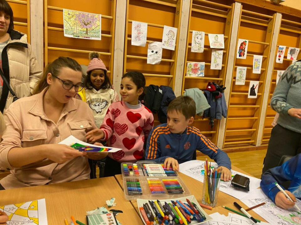 SPENNENDE. Barna synes det var spennende å lære teknikker og triks fra kunstnerne. SPENNENDE. Barna synes det var spennende å lære teknikker og triks fra kunstnerne.