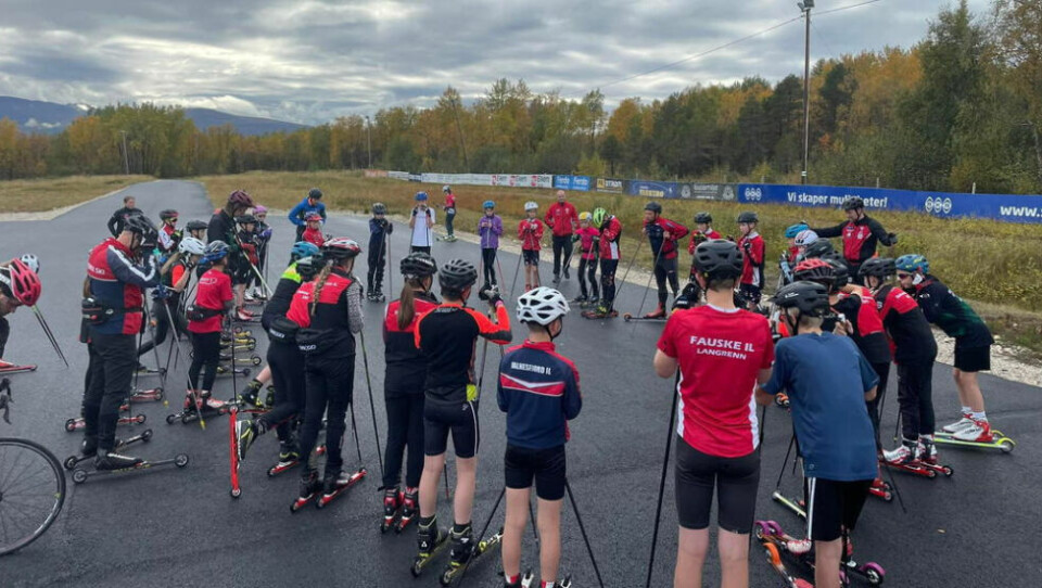 RULLESKI. 12-14-åringene gjør seg klar til en økt på rulleski i anlegget i Klungsetmarka. RULLESKI. 12-14-åringene gjør seg klar til en økt på rulleski i anlegget i Klungsetmarka.