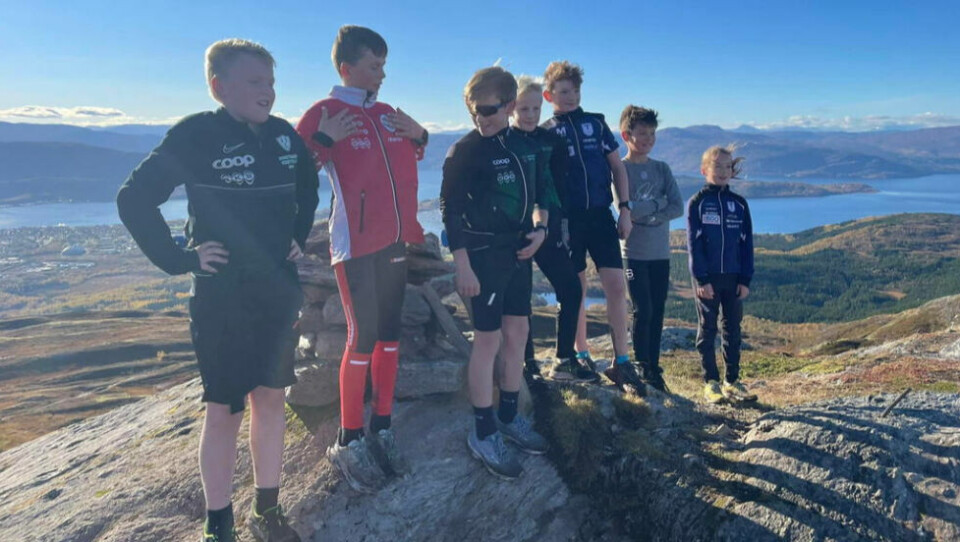 TOPPTUR. Spreke 12-åringer fikk seg en tur til toppen av Storsteinsfjellet. TOPPTUR. Spreke 12-åringer fikk seg en tur til toppen av Storsteinsfjellet.