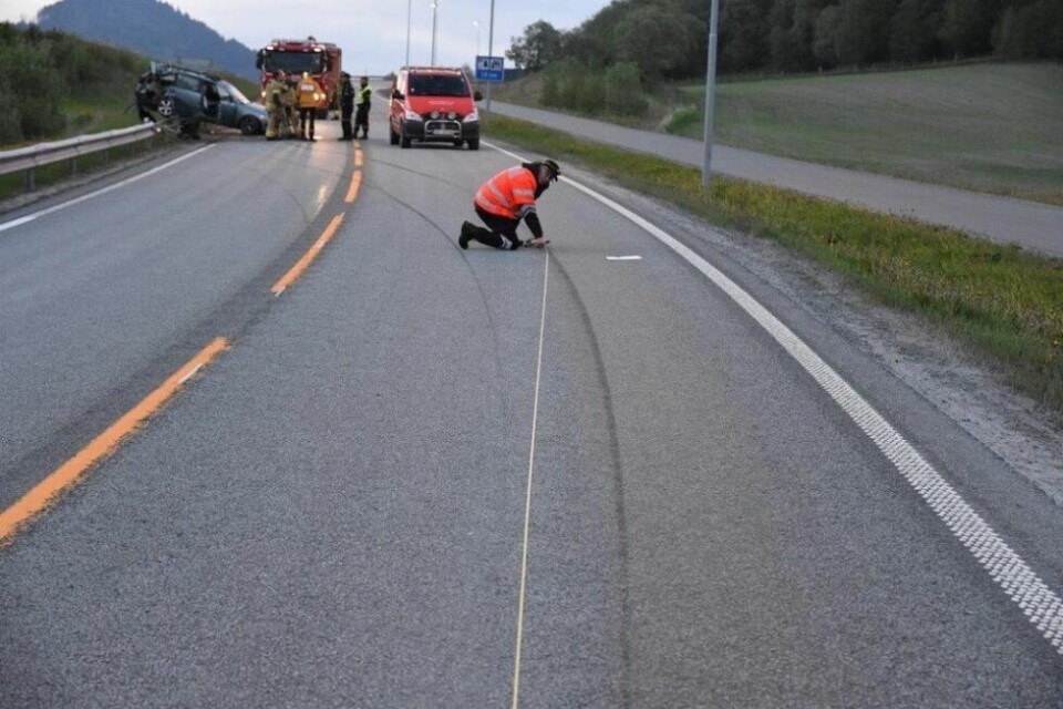 VIKTIG JOBB. De ti siste årene har ulykkesundersøkerne i Statens vegvesen i følge en pressemelding undersøkt rundt 4 000 ulykker. VIKTIG JOBB. De ti siste årene har ulykkesundersøkerne i Statens vegvesen i følge en pressemelding undersøkt rundt 4 000 ulykker. Foto: Jan Ivar Moen, Statens vegvesen