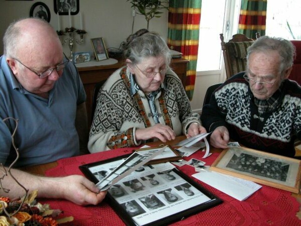Fra venstre Sverre Sevaldsen, Maja Zakariassen og Samuel Zakariassen i samtale vinteren 2006 om forliset til 'Brenning' 50 år tidligere. I dag er alle tre borte. Fra venstre Sverre Sevaldsen, Maja Zakariassen og Samuel Zakariassen i samtale vinteren 2006 om forliset til 'Brenning' 50 år tidligere. I dag er alle tre borte. Foto: Eva S. Winther