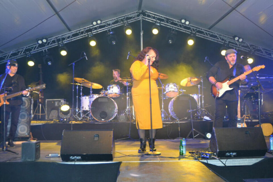 ÅPNET DET HELE. OBQ Groove Experience var første band på scenen i teltet til festivalen «Whiskey On The Rocks» under Rognandagan. Bandet satte standard for resten av kvelden. ÅPNET DET HELE. OBQ Groove Experience var første band på scenen i teltet til festivalen «Whiskey On The Rocks» under Rognandagan. Bandet satte standard for resten av kvelden. Foto: Alle foto: Ole Kristian ANdreassen