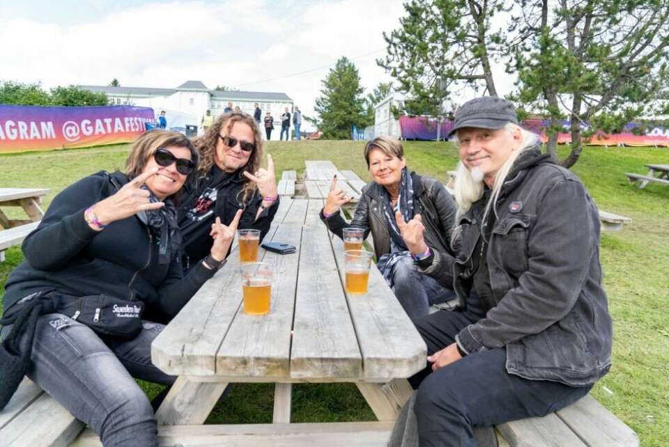 FRA LOFOTEN. Fra venstre Rigmor Sjøhaug, Leif Tore Sjøhaug, GroHilde Tunstad og Anders Petteresen har reist hele veien fra Gravdal/Leknes for å få med seg Stage Dolls og Unmasked. FRA LOFOTEN. Fra venstre Rigmor Sjøhaug, Leif Tore Sjøhaug, GroHilde Tunstad og Anders Petteresen har reist hele veien fra Gravdal/Leknes for å få med seg Stage Dolls og Unmasked. Foto: Anita Sjåvik