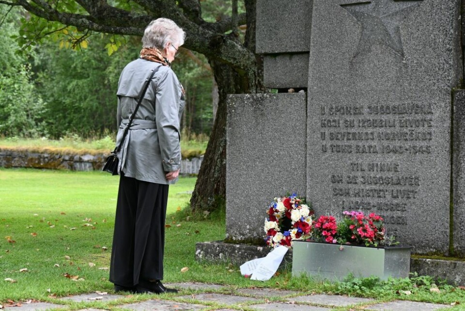 VONDE MINNER. De to tidsvitnene Magnhild Martinussen og Tore Bentsen deltok under minnemarkeringen for fangene som ankom Botn fangeleir 25.juli 1942. VONDE MINNER. De to tidsvitnene Magnhild Martinussen og Tore Bentsen deltok under minnemarkeringen for fangene som ankom Botn fangeleir 25.juli 1942. Foto: Lise Berntzen