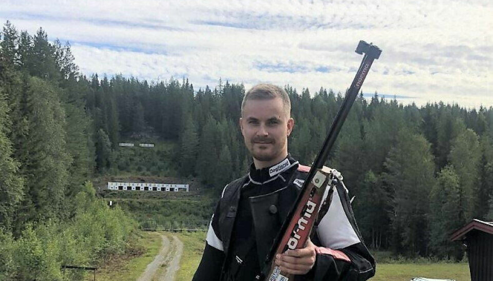 NÆRT. Simon Sørgård viste god skyting i NNM, men helt på slutten av finalen glapp gullet. - Jeg var skuffet der og da, men ser nå at det var en god prestasjon, sier han og ser fram mot Landsskytterstevent i Bodø senere i sommer. NÆRT. Simon Sørgård viste god skyting i NNM, men helt på slutten av finalen glapp gullet. - Jeg var skuffet der og da, men ser nå at det var en god prestasjon, sier han og ser fram mot Landsskytterstevent i Bodø senere i sommer. Foto: Sørfjord og omegn skytterlag