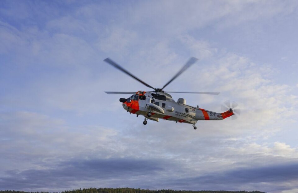 ULYKKE. Tre personer fraktes med Sea King til Nordlandssykehuset etter en trafikkulykke på E6 i Saltdal. ULYKKE. Tre personer fraktes med Sea King til Nordlandssykehuset etter en trafikkulykke på E6 i Saltdal. Foto: Lise Åserud / NTB