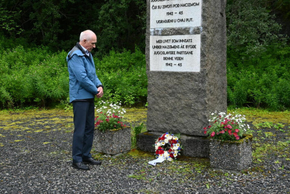 GJORDE INNTRYKK PÅ DE OPPMØTTE. Tidsvitne Tore Bentsen holdt en rørende tale under kransenedleggelsen ved det jugoslaviske minnesmerket i Dalmovika. GJORDE INNTRYKK PÅ DE OPPMØTTE. Tidsvitne Tore Bentsen holdt en rørende tale under kransenedleggelsen ved det jugoslaviske minnesmerket i Dalmovika. Foto: Lise Berntzen