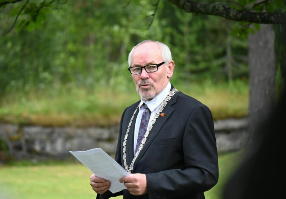 HOLDT TALE. Ordfører Rune Berg har sommerferie, men tok seg likevel tid til å møte opp på minnemarkeringen. HOLDT TALE. Ordfører Rune Berg har sommerferie, men tok seg likevel tid til å møte opp på minnemarkeringen. Foto: Lise Berntzen