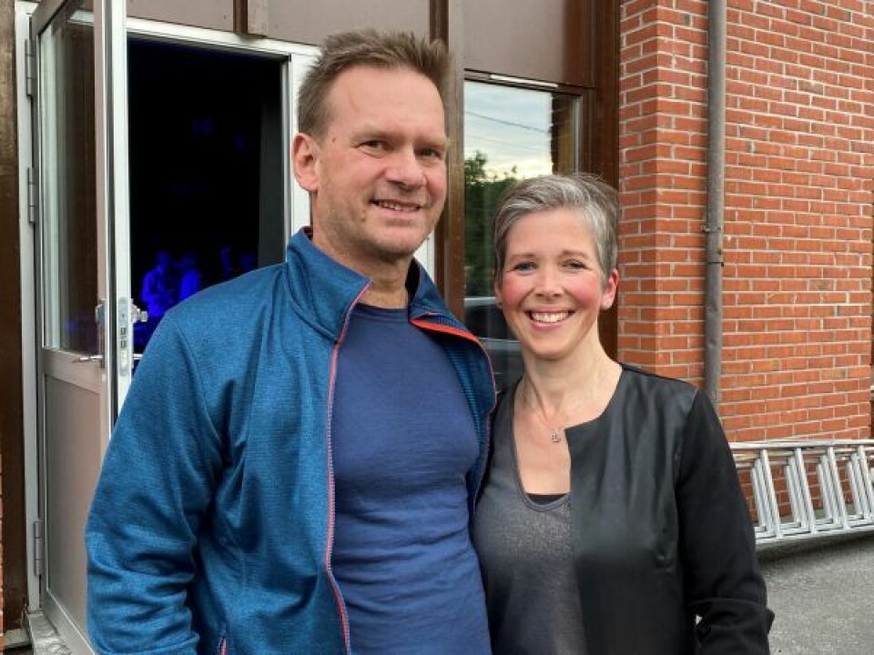 Arild Hollum og Lena Eide koste seg på jubileumsforestillingen. Arild Hollum og Lena Eide koste seg på jubileumsforestillingen. Foto: Eva S. Winther