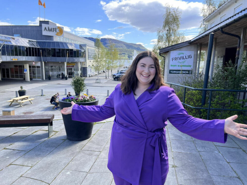 VELKOMMEN TIL TORGS. Ordfører Marlen Rendall Berg oppfordrer lag og foreninger til å ta i bruk torget i sommer for å vise fram hva de holder på med. VELKOMMEN TIL TORGS. Ordfører Marlen Rendall Berg oppfordrer lag og foreninger til å ta i bruk torget i sommer for å vise fram hva de holder på med. Foto: Espen Johansen