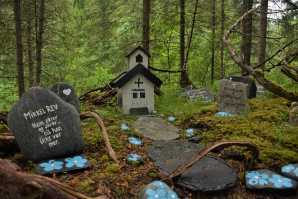 PÅ TOPPEN. Kirken og kirkegården ligger på det høyeste punktet i Artigskogen. PÅ TOPPEN. Kirken og kirkegården ligger på det høyeste punktet i Artigskogen. Foto: Stine Weronica Kveseth