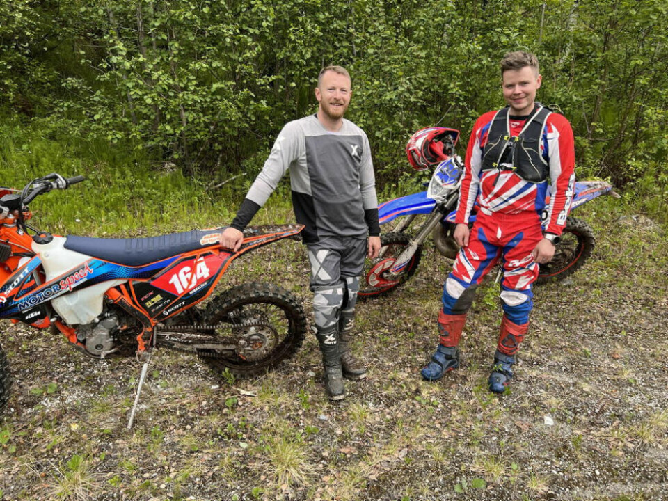 STORTRIVDES. - Det er herlig å være her og vi kommer tilbake, lover Morten Lekang Olsen og Martin Eilertsen fra Bodø, og tror flere i Bodø vil ta turen til Dråvika i sommer. - Meget bra anlegg og ikke lange kjøreturen, sier Morten. STORTRIVDES. - Det er herlig å være her og vi kommer tilbake, lover Morten Lekang Olsen og Martin Eilertsen fra Bodø, og tror flere i Bodø vil ta turen til Dråvika i sommer. - Meget bra anlegg og ikke lange kjøreturen, sier Morten. Foto: Espen Johansen