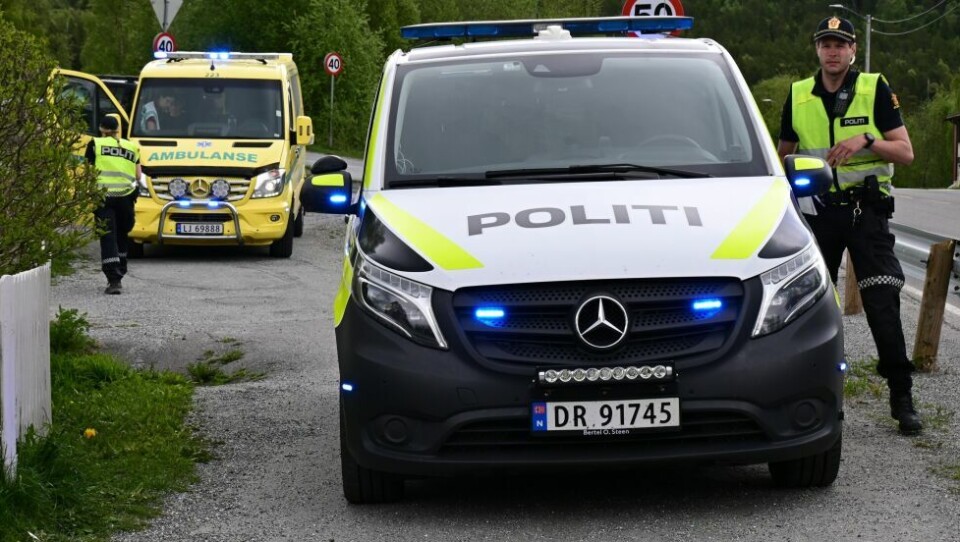 RASKT PÅ PLASS. Nødetatene var raskt på stedet etter meldingen om kollisjon mellom to biler i Finneidkrysset på E6 Fauske. RASKT PÅ PLASS. Nødetatene var raskt på stedet etter meldingen om kollisjon mellom to biler i Finneidkrysset på E6 Fauske. Foto: Lise Ailin Rosvoll Berntzen