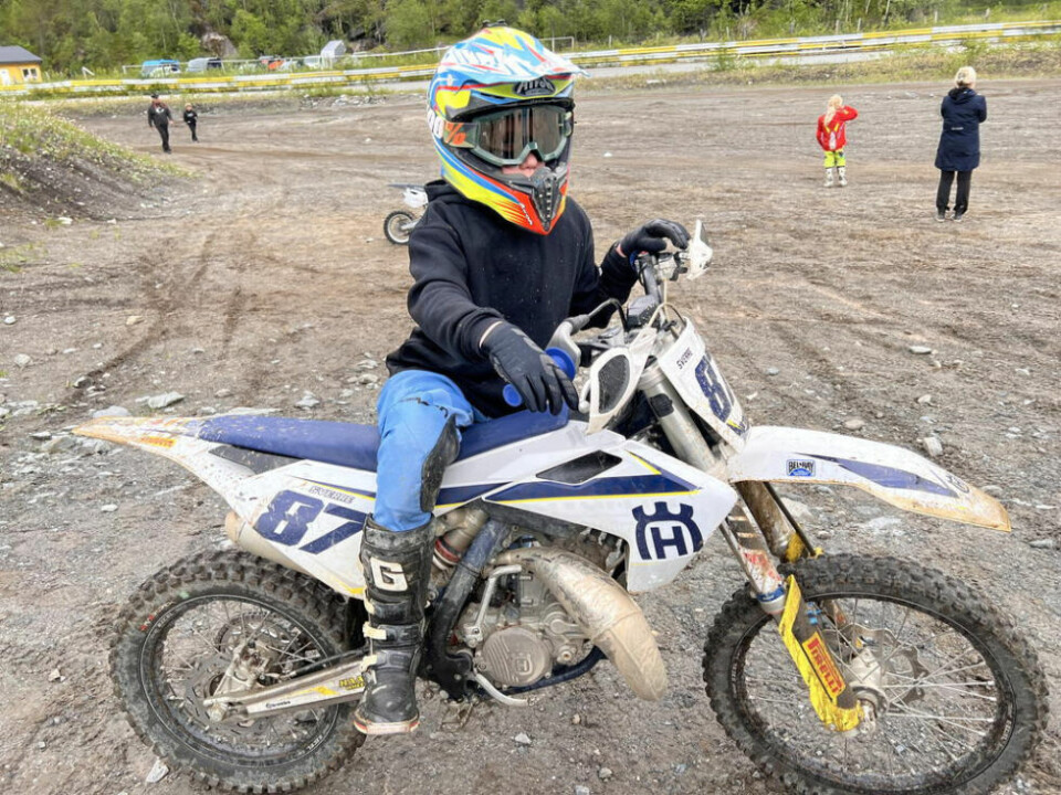 TRENTE. Sverre Leikanger var på plass på trening søndag. Han driver med motocross på sommeren og snøskutercross på vinteren. TRENTE. Sverre Leikanger var på plass på trening søndag. Han driver med motocross på sommeren og snøskutercross på vinteren. Foto: Espen Johansen