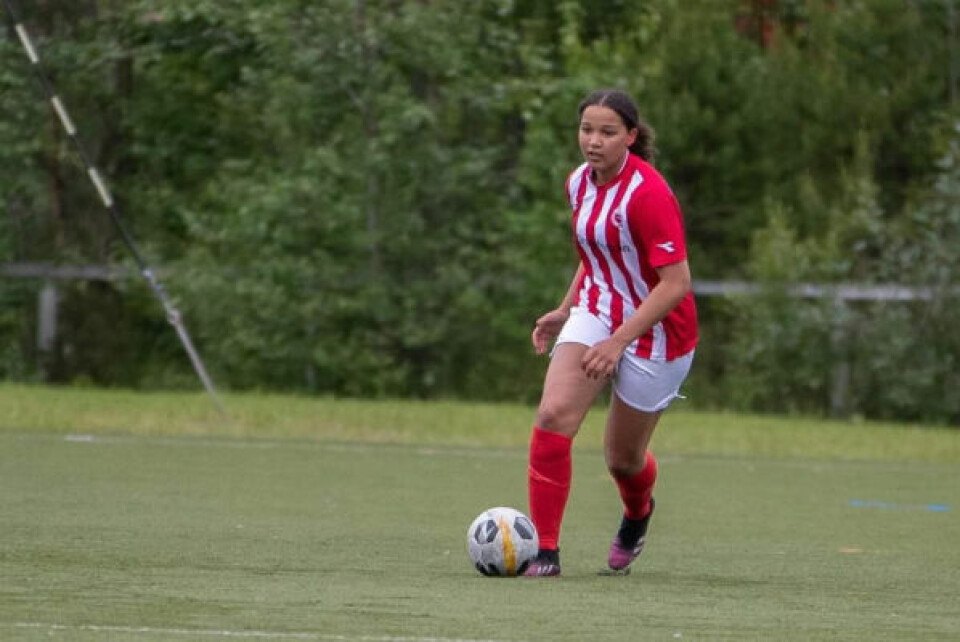 JUBILERTE. Mandag spilte Nadia Ludvigsen Wahome kamp for FKSK. Da var det nøyaktig ett år siden hun begynte å spille fotball. JUBILERTE. Mandag spilte Nadia Ludvigsen Wahome kamp for FKSK. Da var det nøyaktig ett år siden hun begynte å spille fotball. Foto: Tommy Pettersen