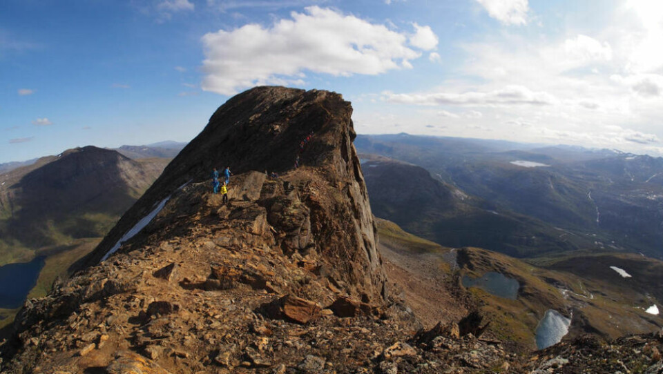 SOLVÅGTINDEN. På tur opp til toppen av Solvågtinden i august. SOLVÅGTINDEN. På tur opp til toppen av Solvågtinden i august. Foto: Kjell Gunnar Skodvin