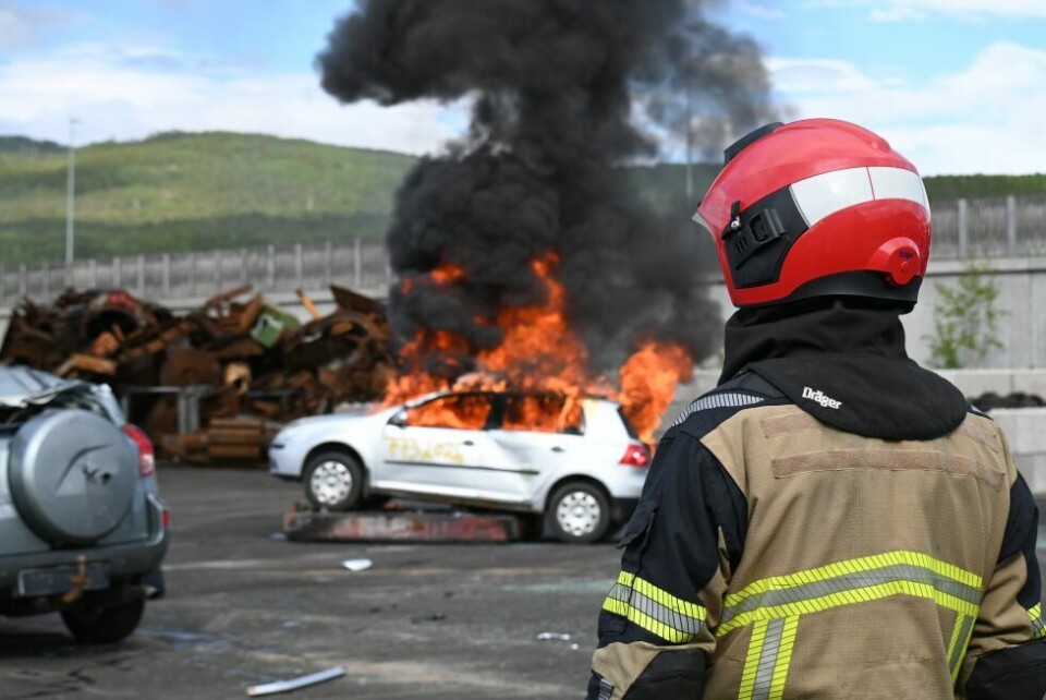 ØvelseOVERTENT. Bilen som ble satt fyr på ble raskt overtent.