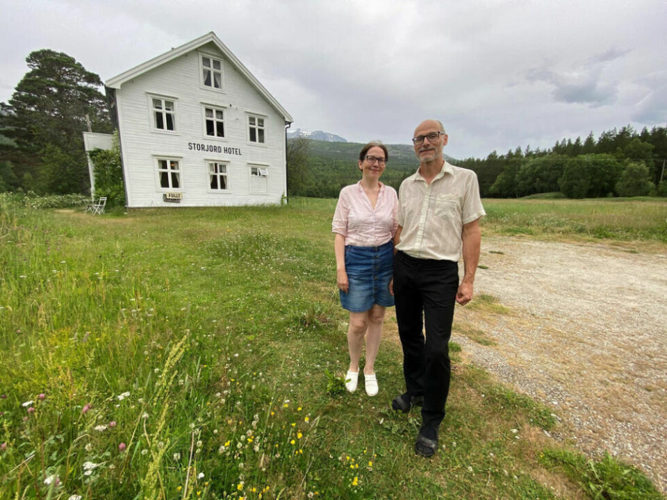 I NABOLAGET. Petter Ording som driver Storjord hotell sammen med Camilla Storjord deltar på den 76 Nord-norske kunstutstilling som åpner lørdag på Adde Zetterquist kunstgalleri på Storjord. I NABOLAGET. Petter Ording som driver Storjord hotell sammen med Camilla Storjord deltar på den 76 Nord-norske kunstutstilling som åpner lørdag på Adde Zetterquist kunstgalleri på Storjord. Foto: Kenneth Strømsvåg