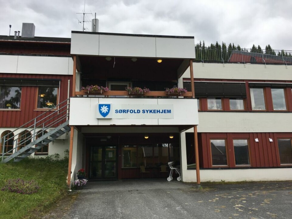 Sykehjemmet i Røsvik er fortsatt åpent for besøkende, på tross av noen smittetilfeller siste uke. Sykehjemmet i Røsvik er fortsatt åpent for besøkende, på tross av noen smittetilfeller siste uke. Foto: Eva S. Winther