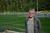 NY HVERDAG. Oddbjørn Skarheim i IL Vinger håpet ny kunstgressbane og rehabilitering av friidrettsanlegget på Vensmoen skulle gi økt aktivitet da banen åpnet. Men friidrettsanlegget går fra utsettelse til utsettelse i kommunen. Foto: Espen Johansen