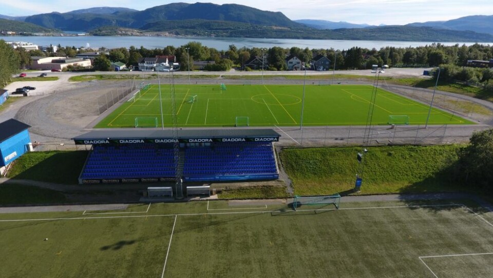 STADION. Fauske/Sprint kan bli eiere og drivere av disse to banene i tillegg til SKS Arena. Men fortsatt er det mange ting som må avklares med Fauske kommune før det kan bli en realitet. STADION. Fauske/Sprint kan bli eiere og drivere av disse to banene i tillegg til SKS Arena. Men fortsatt er det mange ting som må avklares med Fauske kommune før det kan bli en realitet. Foto: Espen Johansen