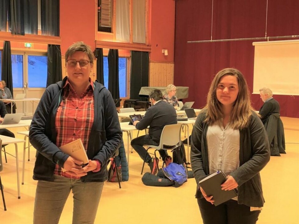 GRUPPELEDERE. Hovedverneombud og lærer Siri Evjenth (t.v.) og avdelingsingeniør Johanne Sjønes informerte formannskapet om arbeidet med å vurdere kommunens struktur og effektivisering. GRUPPELEDERE. Hovedverneombud og lærer Siri Evjenth (t.v.) og avdelingsingeniør Johanne Sjønes informerte formannskapet om arbeidet med å vurdere kommunens struktur og effektivisering. Foto: Eva S. Winther