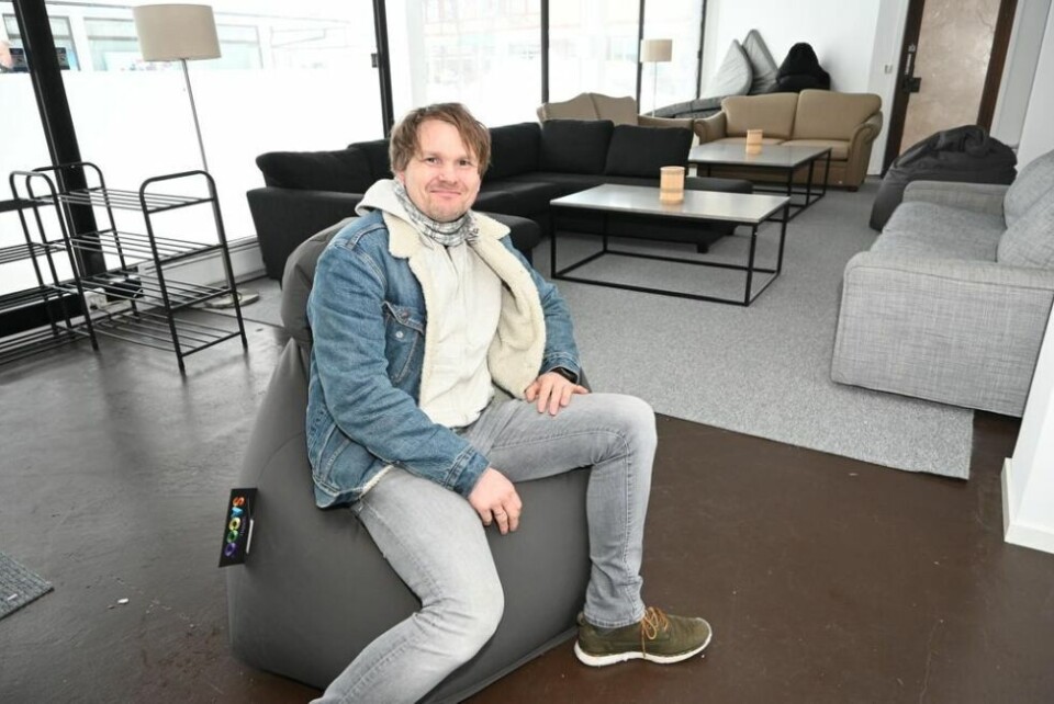 GLAD SOM FÅ. Barne- og ungdomskonsulent Raymond Stolpen var kry som en hane da han viste rundt i lokalene som står klare til å by ungdommen på sin egen tumleplass. Møteplassen dedikert unge fra 8. trinn og oppover innvies offisielt torsdag 10. februar. GLAD SOM FÅ. Barne- og ungdomskonsulent Raymond Stolpen var kry som en hane da han viste rundt i lokalene som står klare til å by ungdommen på sin egen tumleplass. Møteplassen dedikert unge fra 8. trinn og oppover innvies offisielt torsdag 10. februar. Foto: Kenneth Strømsvåg